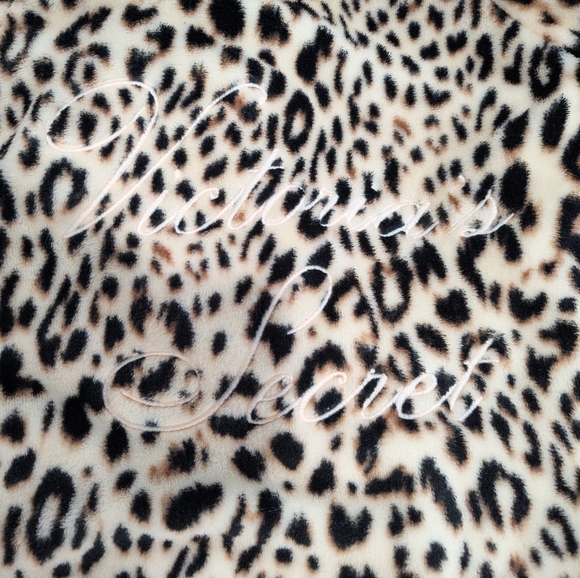 Victoria's Secret Leopard Robe - Picture 4 of 8